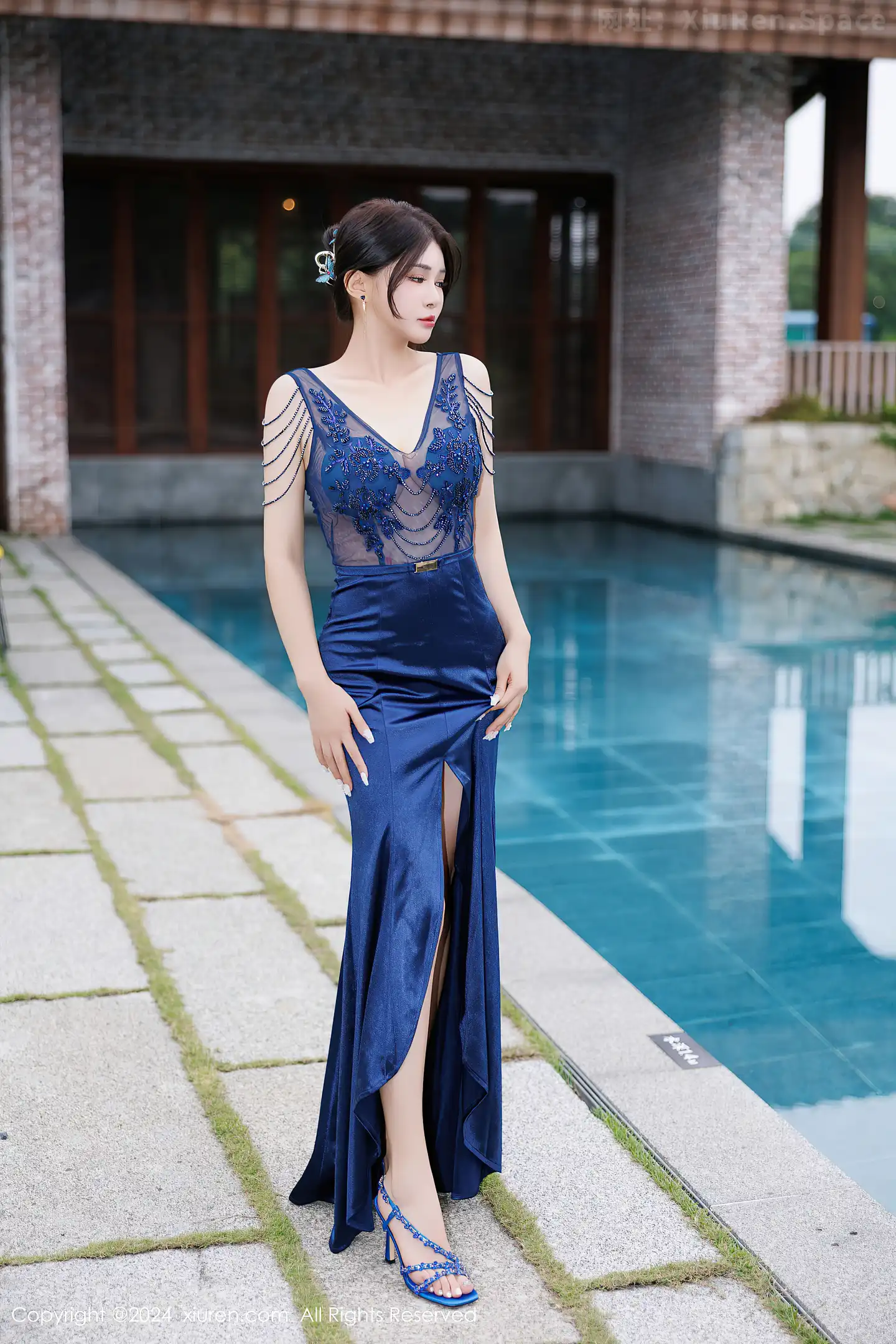 图片[4]-[XiuRen秀人网] VOL.9435 模特凯竹Quinn性感蓝色连衣长裙露蓝色内衣秀丰腴身材诱惑写真82P-秀人网官方网站